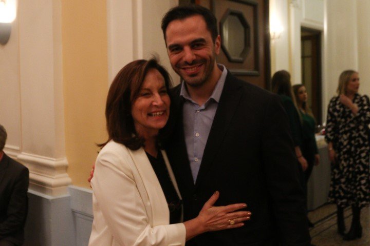 Η Άννα Διαμαντοπούλου και ο Μανώλης Χριστοδουλάκης / Φωτογραφία: ΧΡΗΣΤΟΣ ΜΠΟΝΗΣ/EUROKINISSI