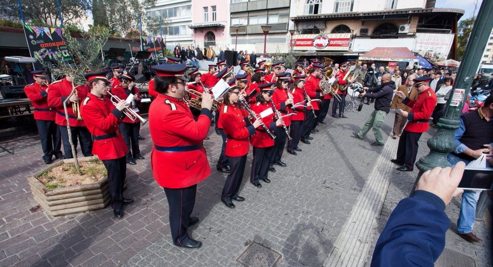Η Φιλαρμονική Ορχήστρα Δήμου Αθηναίων, την Τσικνοπέμπτη, θα καλωσορίσει με αποκριάτικους ρυθμούς το κοινό στις 11:30 στη Βαρβάκειο Αγορά