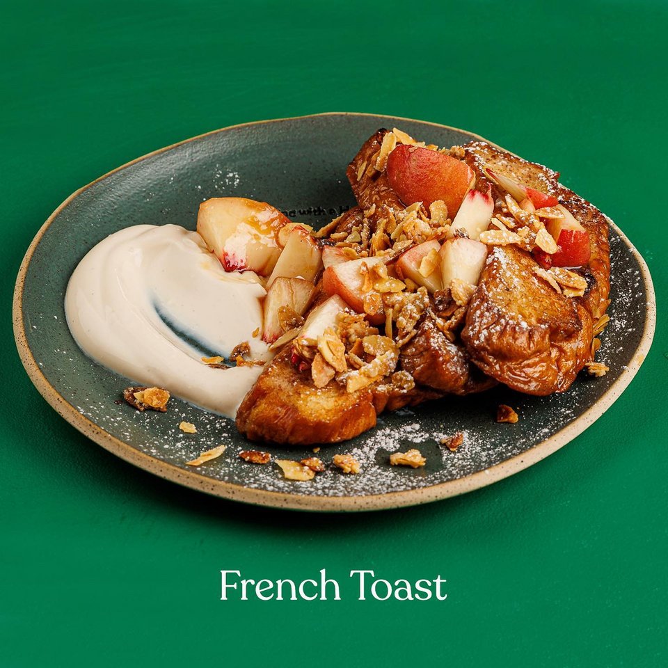 French toast με βίγκαν τσουρέκι στο Holy Llama / Φωτογραφία: holyllamacreativebaking/Instagram