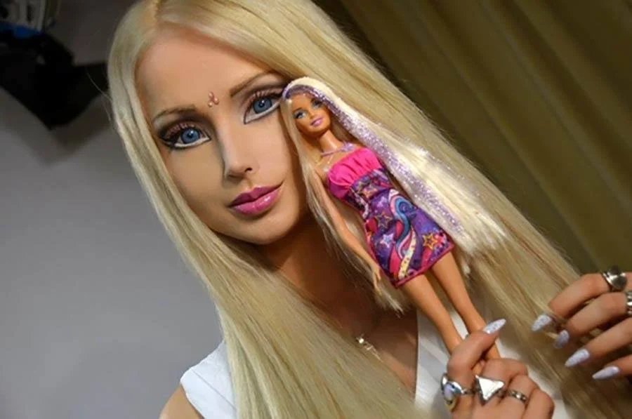 Η Lukyanova έχει το παρατσούκλι η ανθρώπινη Barbie