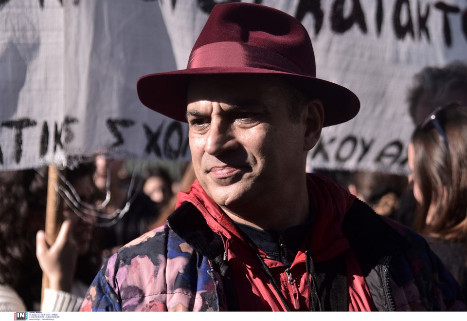 Συγκέντρωση διαμαρτυρίας καλλιτεχνών μπροστά απο την Βουλή/Φωτογραφία ΖΑΧΟΣ ΓΙΩΡΓΟΣ ΙΝTIME NEWS
