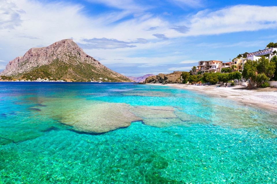 Τα καταγάλανα νερά στην Κάλυμνο