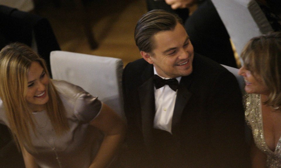 O Λεονάρντο ντι Κάπριο με την μητέρα του και την τότε κοπέλα του Μπαρ Ραφαέλι 