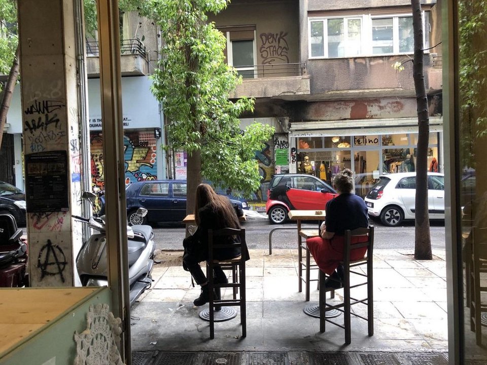 Οι περαστικοί σταματούν στη Θεμιστοκλέους για να απολαύσουν τούρκικο street food στο Magic Kitchen / Φωτογραφία: magickitchenofexarcheia/Ιnstagram