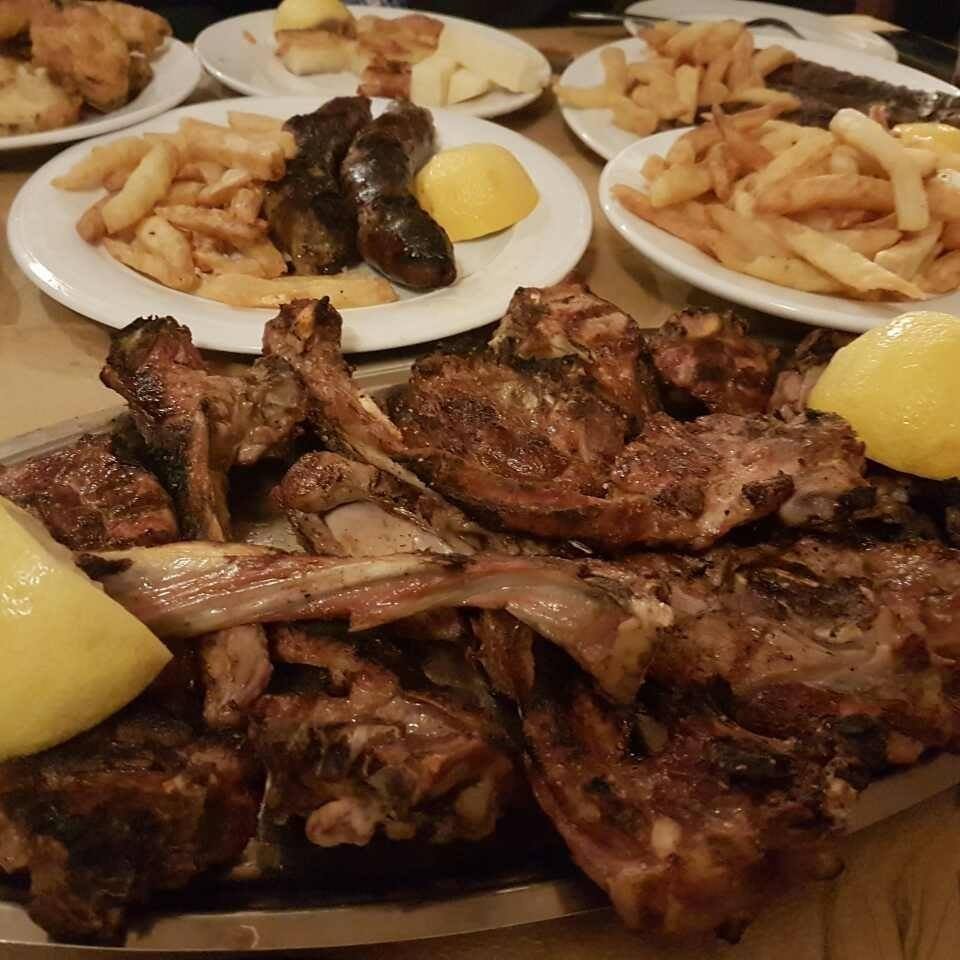 Τσικνοπέμπτη στον Μαύρο Γάτο