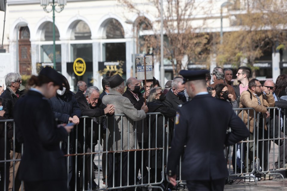 Η αστυνομική παρουσία είναι ισχυρή.