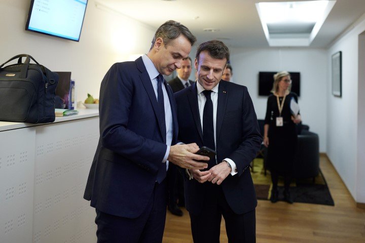 Κυριάκος Μητσοτάκης με Εμανουέλ Μακρόν στην άτυπη Σύνοδο Κορυφής