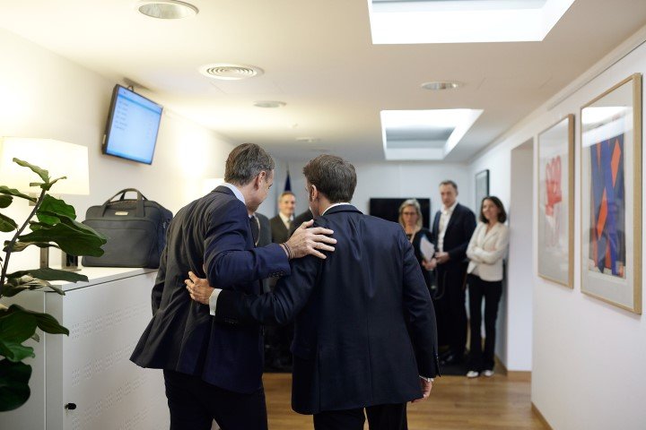 Κυριάκος Μητσοτάκης με Εμανουέλ Μακρόν στην άτυπη Σύνοδο Κορυφής