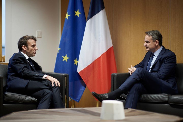 Κυριάκος Μητσοτάκης με Εμανουέλ Μακρόν στην άτυπη Σύνοδο Κορυφής