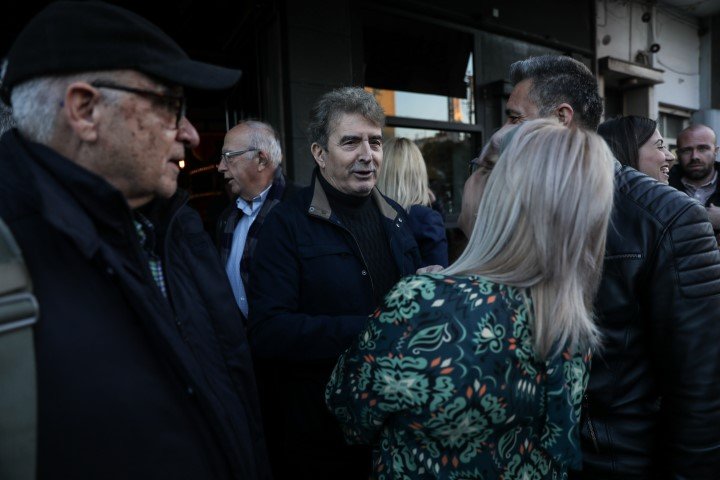 Ο υποψήφιος στη Δυτική Αθήνα Μιχάλης Χρυσοχοΐδης στην περιοδεία Μητσοτάκη στο Περιστέρι / Φωτογραφία: Dimitris Kapantais / SOOC