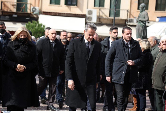 Ο Κυριάκος Μητσοτάκης με την Μαρέβα Γκραμπόφσκι στην κηδεία του Μανούσου Βολουδάκη -Φωτογραφία: ΚΑΡΤΣΩΝΑΚΗΣ ΜΑΚΗΣ/Intimenews