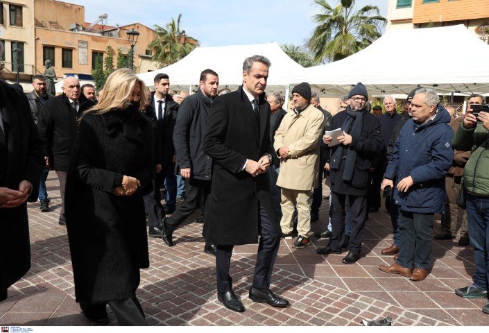 Ο Κυριάκος Μητσοτάκης με την Μαρέβα Γκραμπόφσκι στην κηδεία του Μανούσου Βολουδάκη -Φωτογραφία: ΚΑΡΤΣΩΝΑΚΗΣ ΜΑΚΗΣ/Intimenews