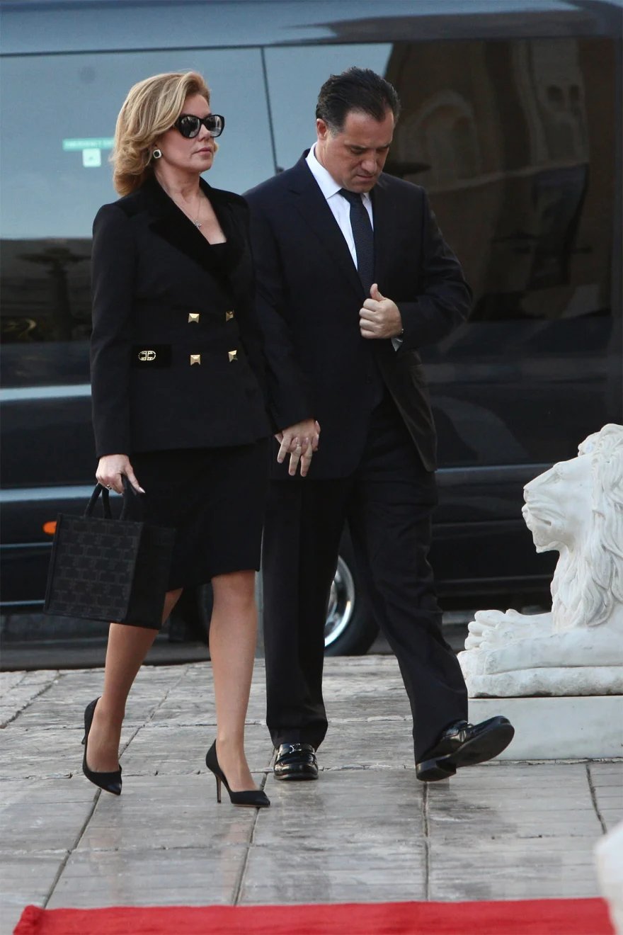 Ευγενία Μανωλίδου και Άδωνις Γεωργιάδης προσέρχονται στο μνημόσυνο του τέως στη Μητρόπολη