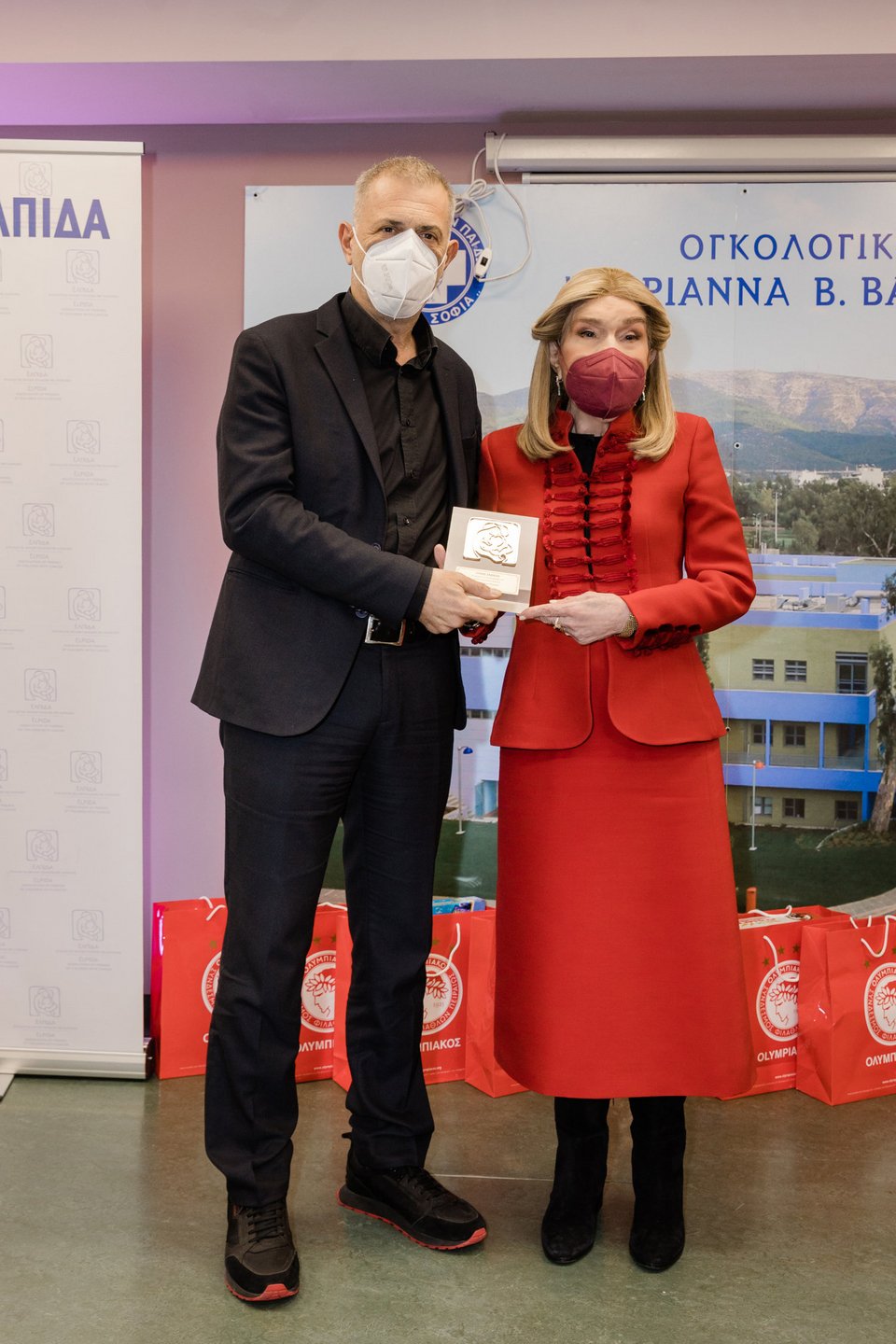 Γιάννης Μώραλης, Μαριάννα Β. Βαρδινογιάννη