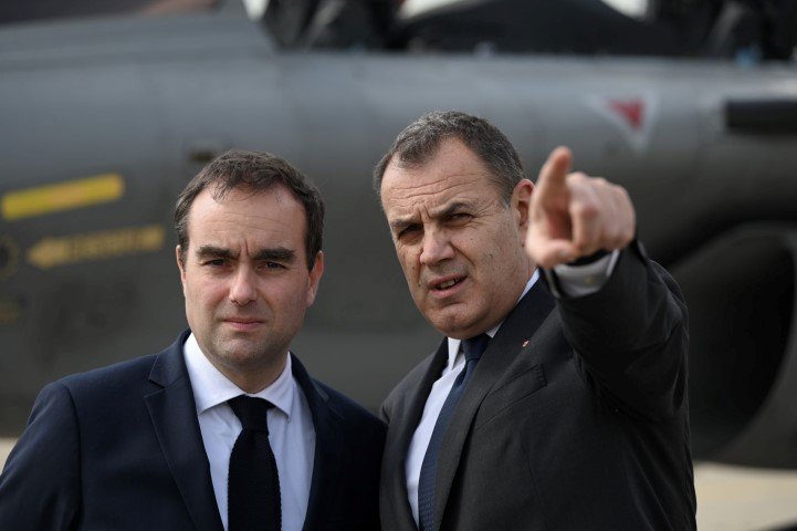 Στην Τανάγρα ο Ν.Παναγιωτόπουλος με τον Γάλλο ομόλογό του Σεμπάστιαν Λεκορνύ -Φωτογραφία: ΓΡ. ΤΥΠΟΥ ΥΠ. ΑΜΥΝΑΣ/EUROKINISSI
