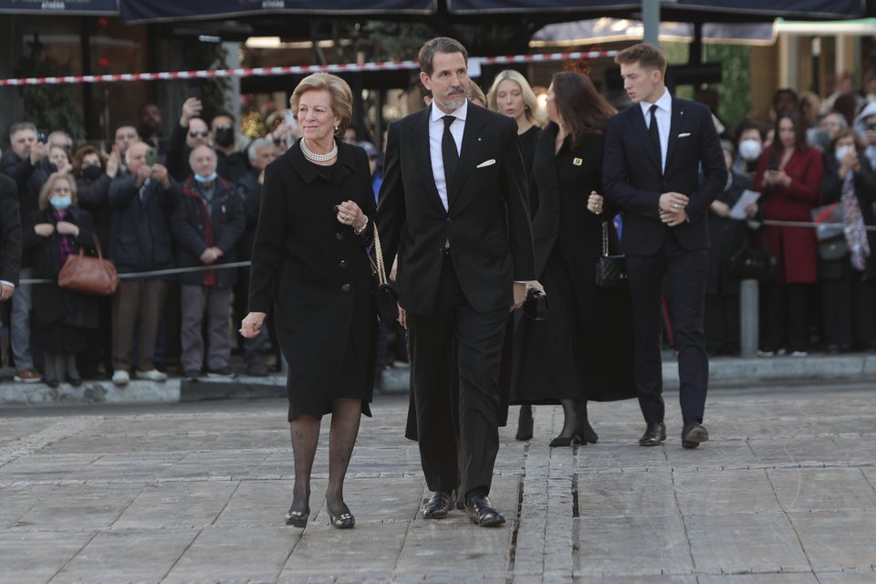 Η Αννα Μαρία και ο Παύλος κατά την άφιξή τους στη Μητρόπολή Αθηνών.