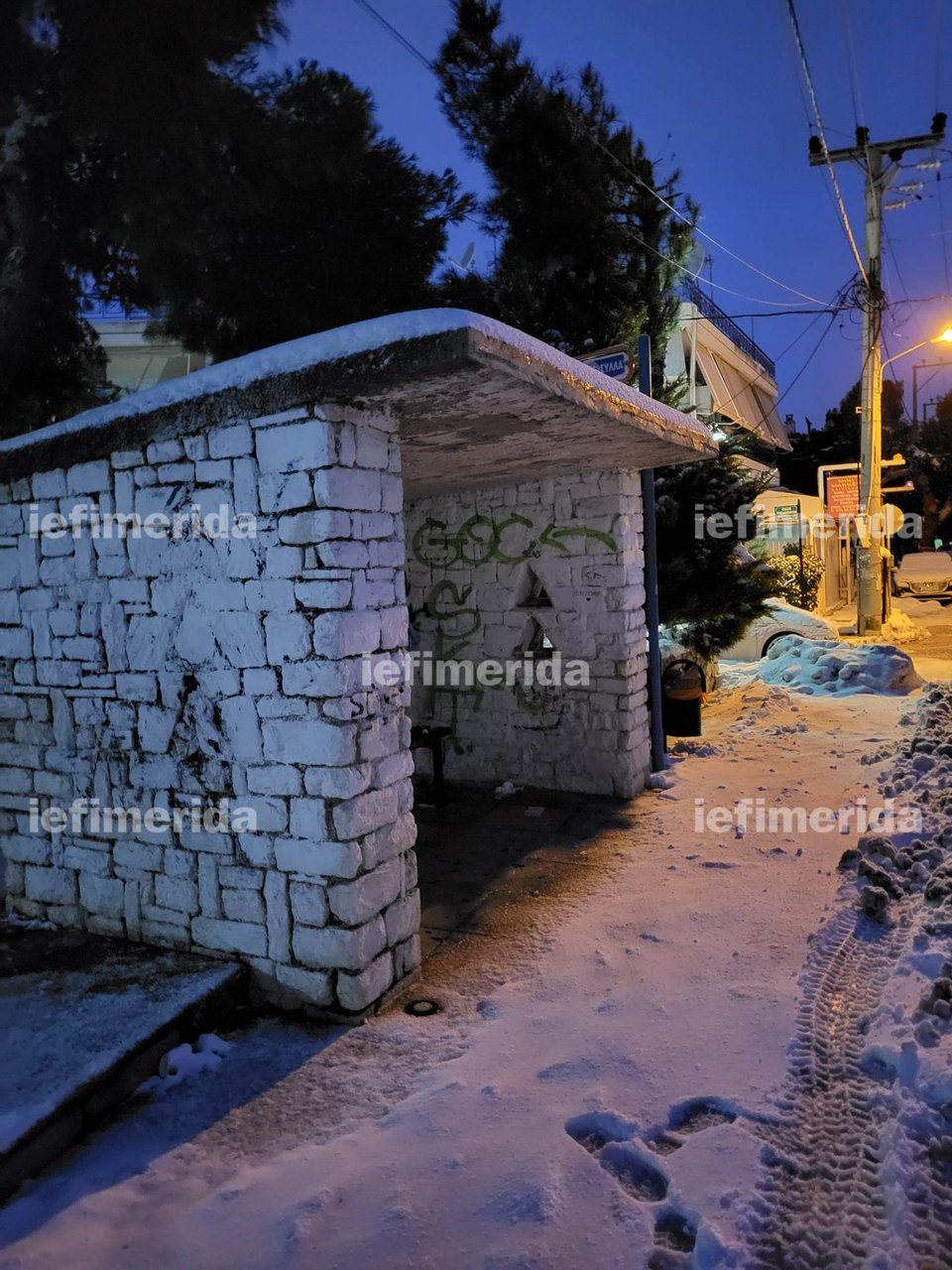 «Παγοδρόμιο» οι στάσεις των λεωφορείων