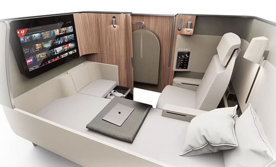 Η σουίτα πρώτης κατηγορίας, «έχει μια σειρά από χαρακτηριστικά που κάνουν τους επιβάτες να αισθάνονται σαν να βρίσκονται σε ένα μίνι boutique δωμάτιο ξενοδοχείου»