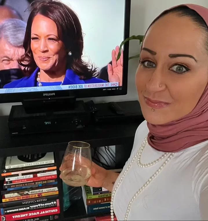 Η Saraswati γιορτάζει την εκλογή της Kamala Harris, της πρώτης Ινδοαμερικανίδας αντιπροέδρου των ΗΠΑ