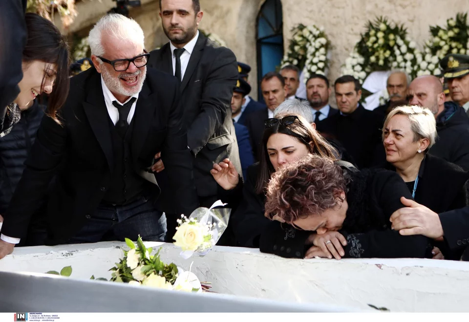 Συγκλονισμένοι οι γονείς του 29χρονου Μάριου-Μιχαήλ Τουρούτσικα στην ταφή του