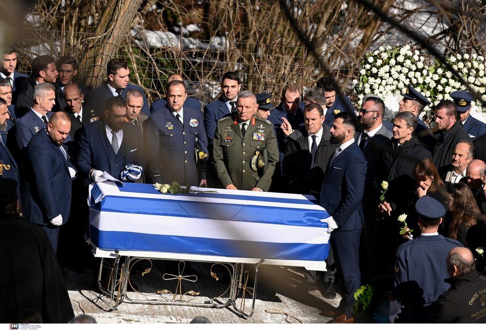 «Ράγισαν» καρδιές στην ταφή του σμηναγού Ευστάθιου Τσιτλακίδη