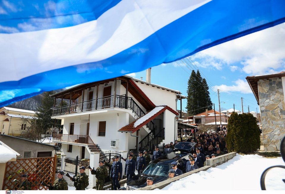 «Ράγισαν» καρδιές στην ταφή του σμηναγού Ευστάθιου Τσιτλακίδη