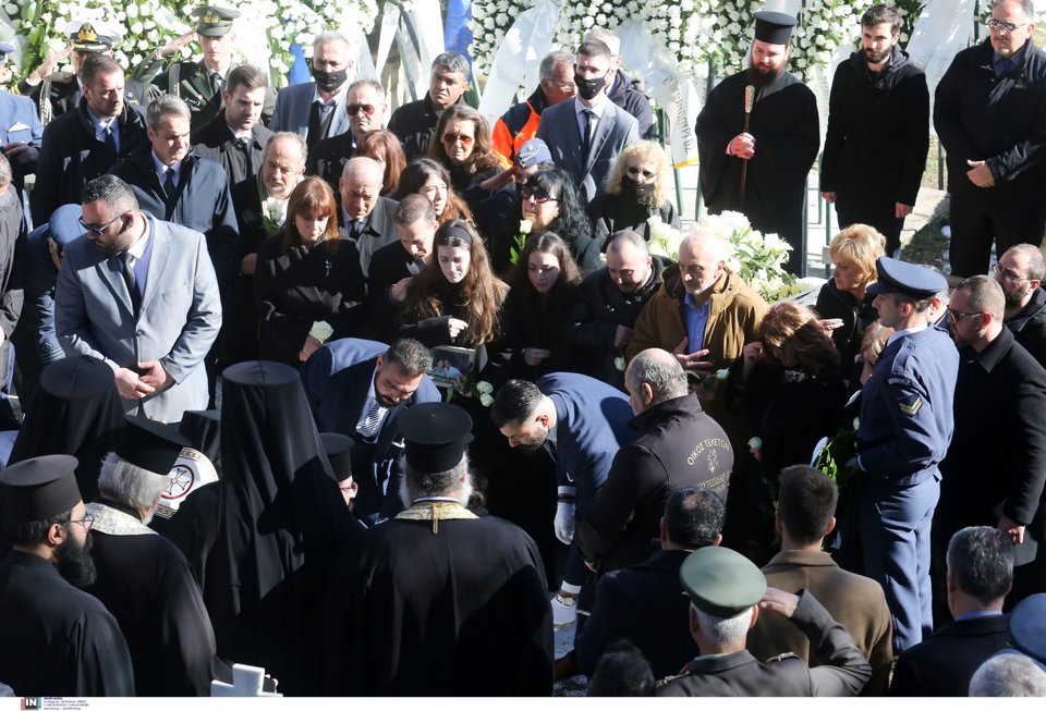 «Ράγισαν» καρδιές στην ταφή του σμηναγού Ευστάθιου Τσιτλακίδη
