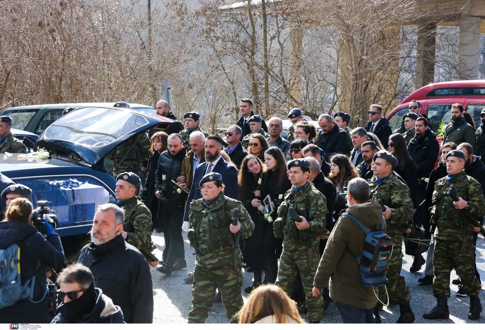 «Ράγισαν» καρδιές στην ταφή του σμηναγού Ευστάθιου Τσιτλακίδη