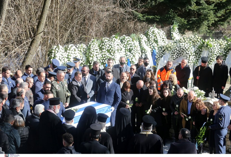 «Ράγισαν» καρδιές στην ταφή του σμηναγού Ευστάθιου Τσιτλακίδη