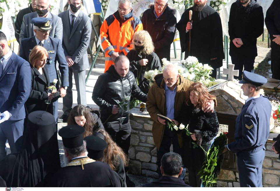 «Ράγισαν» καρδιές στην ταφή του σμηναγού Ευστάθιου Τσιτλακίδη