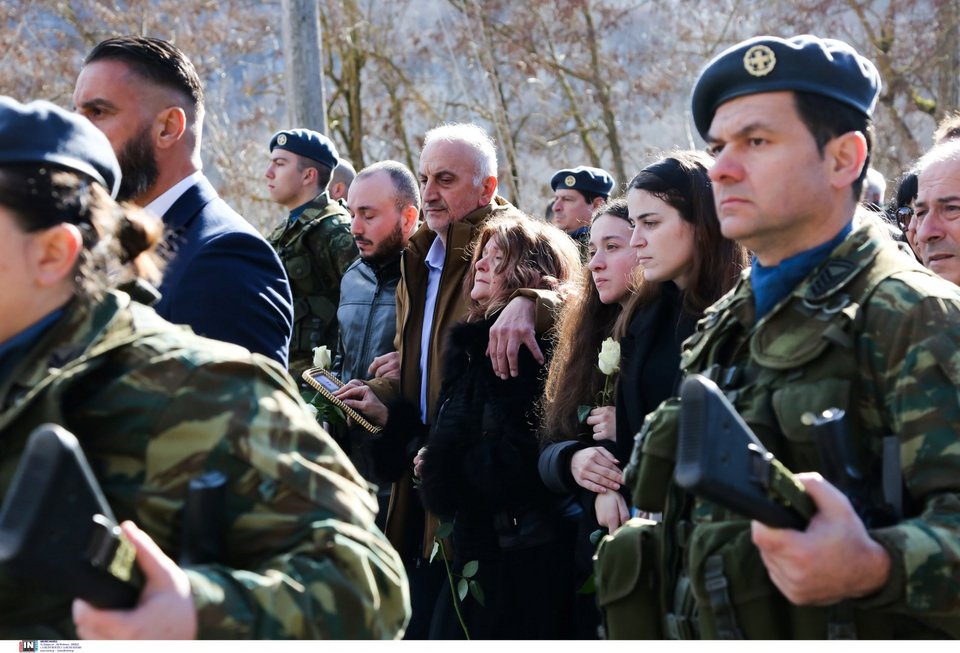 «Ράγισαν» καρδιές στην ταφή του σμηναγού Ευστάθιου Τσιτλακίδη