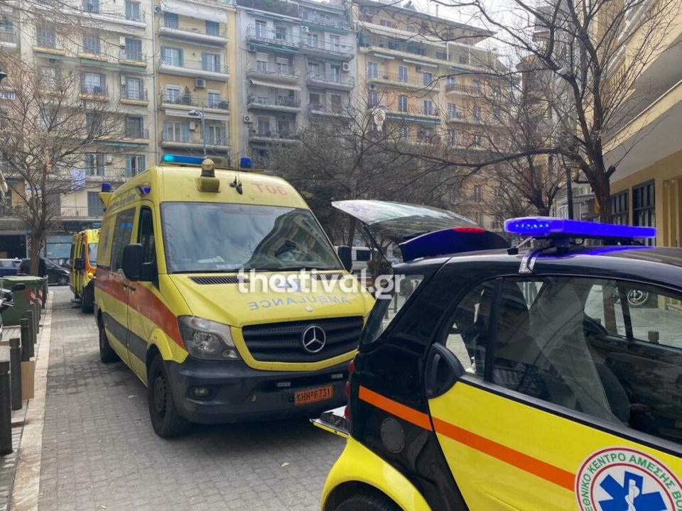 Πτώση γυναικά απο τον 6ο όροφος πολυκατοικίας στη Θεσσαλονίκη- Φωτογραφία Thesstival.gr