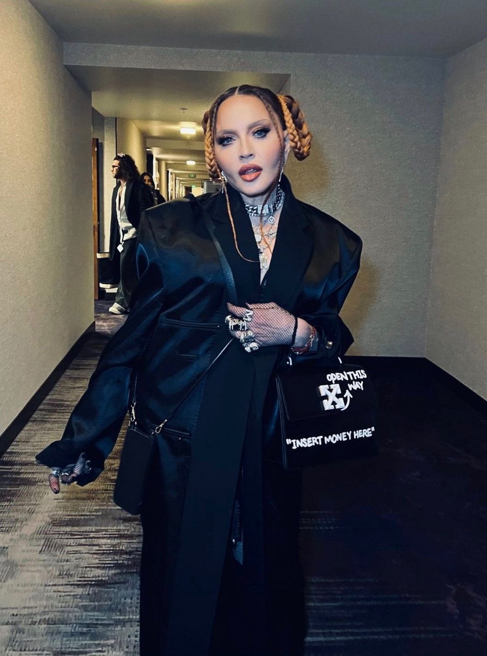 Instastory με πολλά φίλτρα από τη νύχτα των Grammy που ανέβασε η Μαντόνα στον λογαριασμό της στo Instagram την επόμενη ημέρα / Φωτογραφία: instagram.com/madonna