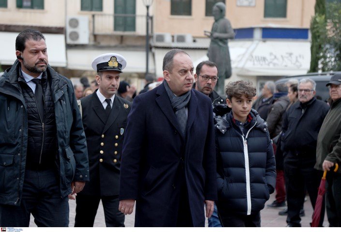Ο υπ. Ναυτιλίας Γιάννης Πλκακιωτάκης προσέρχεται στην κηδεία του Μανούσου Βολουδάκη -Φωτογραφία: ΚΑΡΤΣΩΝΑΚΗΣ ΜΑΚΗΣ/Intimenews