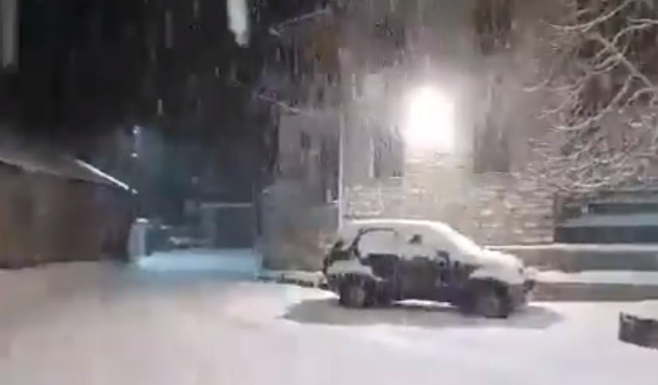 Χιονίζει στην Κόνιτσα
