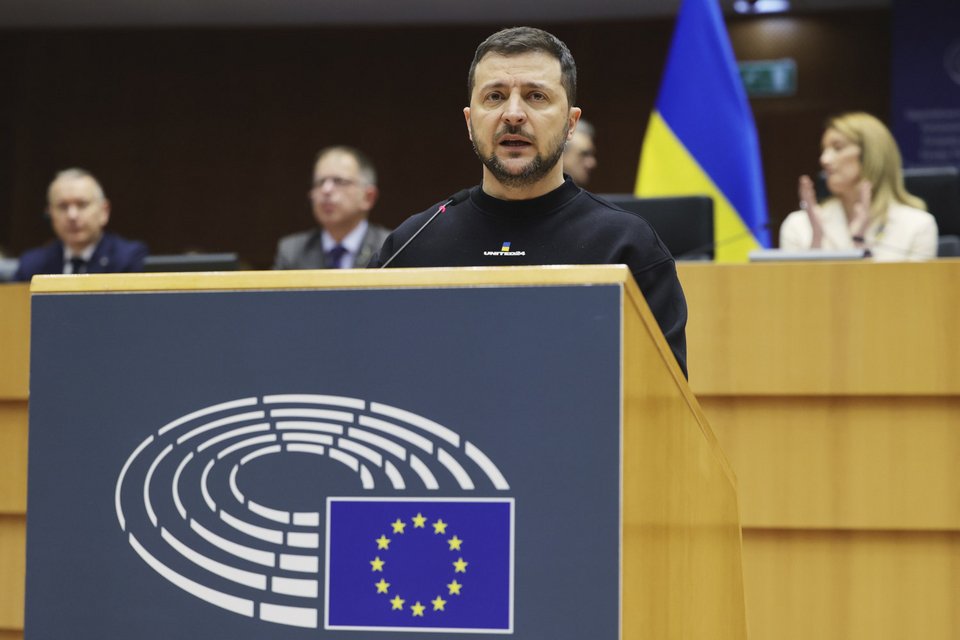 Ο Βολοντίμιρ Ζελένσκι κατά την ομιλία του στο Ευρωπαϊκό Κοινοβούλιο / Φωτογραφία: AP