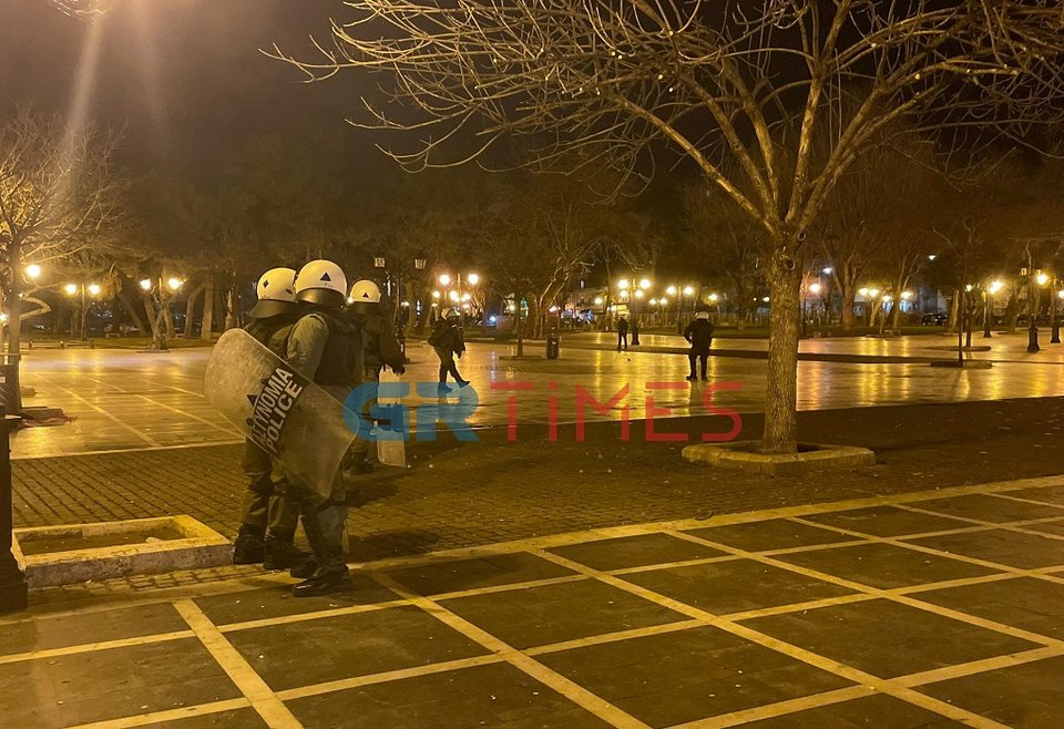 επεισόδια στη Θεσσαλονίκη, μετά την πορεία για το δυστύχημα στα Τέμπη