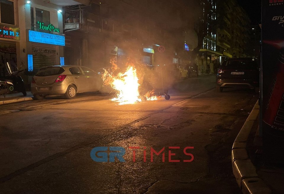 επεισόδια στη Θεσσαλονίκη, μετά την πορεία για το δυστύχημα στα Τέμπη