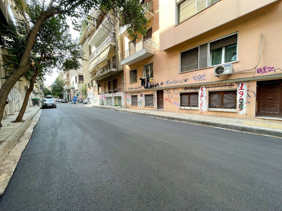 Από την έναρξη αυτού του πολύ μεγάλου έργου, ο Δήμος Αθηναίων έχει ολοκληρώσει ασφαλτοστρώσεις σε 834 οδούς
