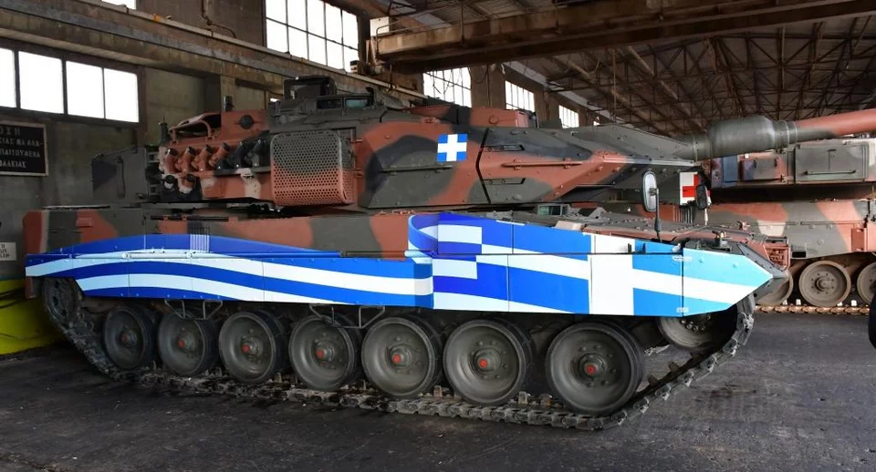 Το άρμα μάχης με την ελληνική σημαία