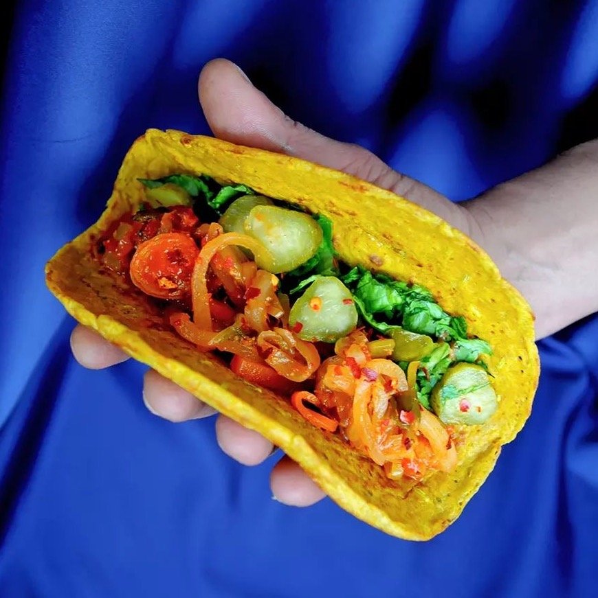 Πίτα με τουρσί που έχουν φτιάξει ο Άγγελος και η Miriam /  Φωτογραφία: symbiosis.ff/Instagram