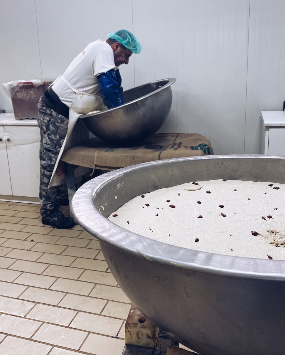 Είναι μια χειροποιήτη διαδικασία που απαιτεί κόπο από τον τεχνίτη  / Φωτογραφία: Μάνος Λειβαδάρος/iefimerida.gr