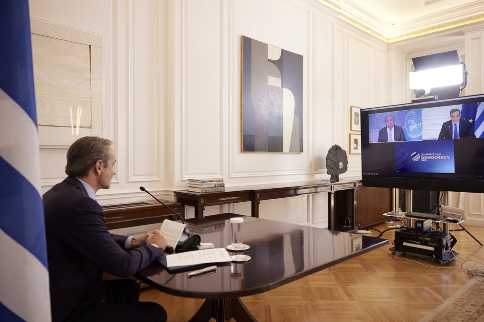 Ο Κυριάκος Μητσοτάκης συμμετείχε στην τηλεδιάσκεψη για τη Δημοκρατία, μετά από πρόσκληση του Τζο Μπάιντεν