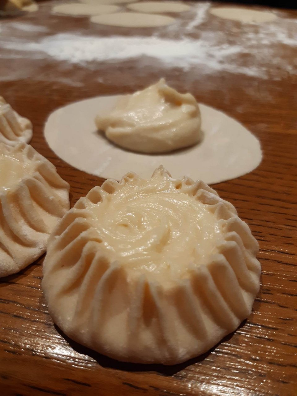 Τα τσιμπήματα γίνονται με ειδική τσιμπίδα. 