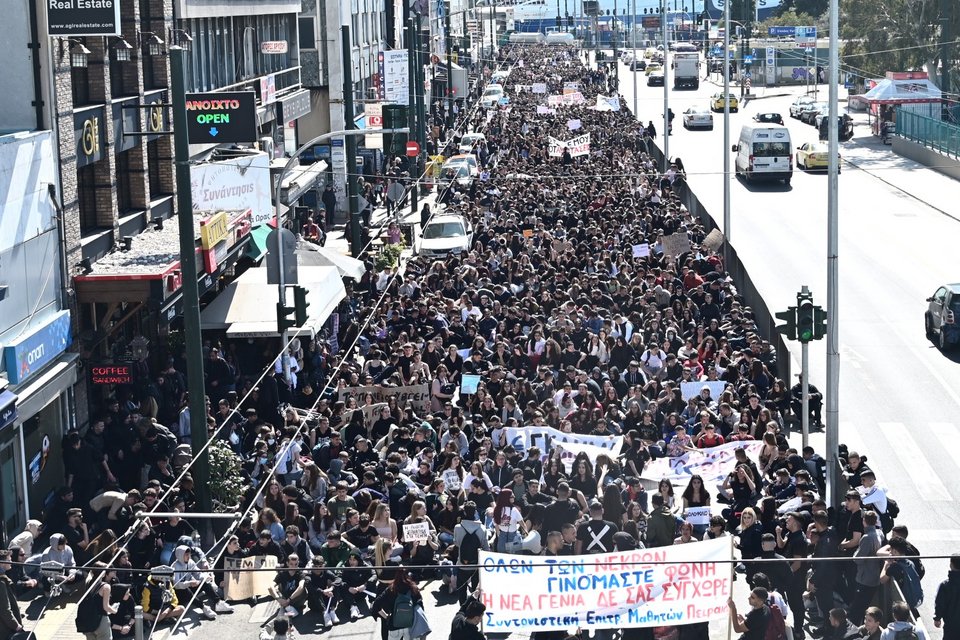 Κλειστό είναι το ρεύμα της παραλιακής του λιμανιού που οδηγεί από τον ΟΛΠ προς τον ΗΣΑΠ.