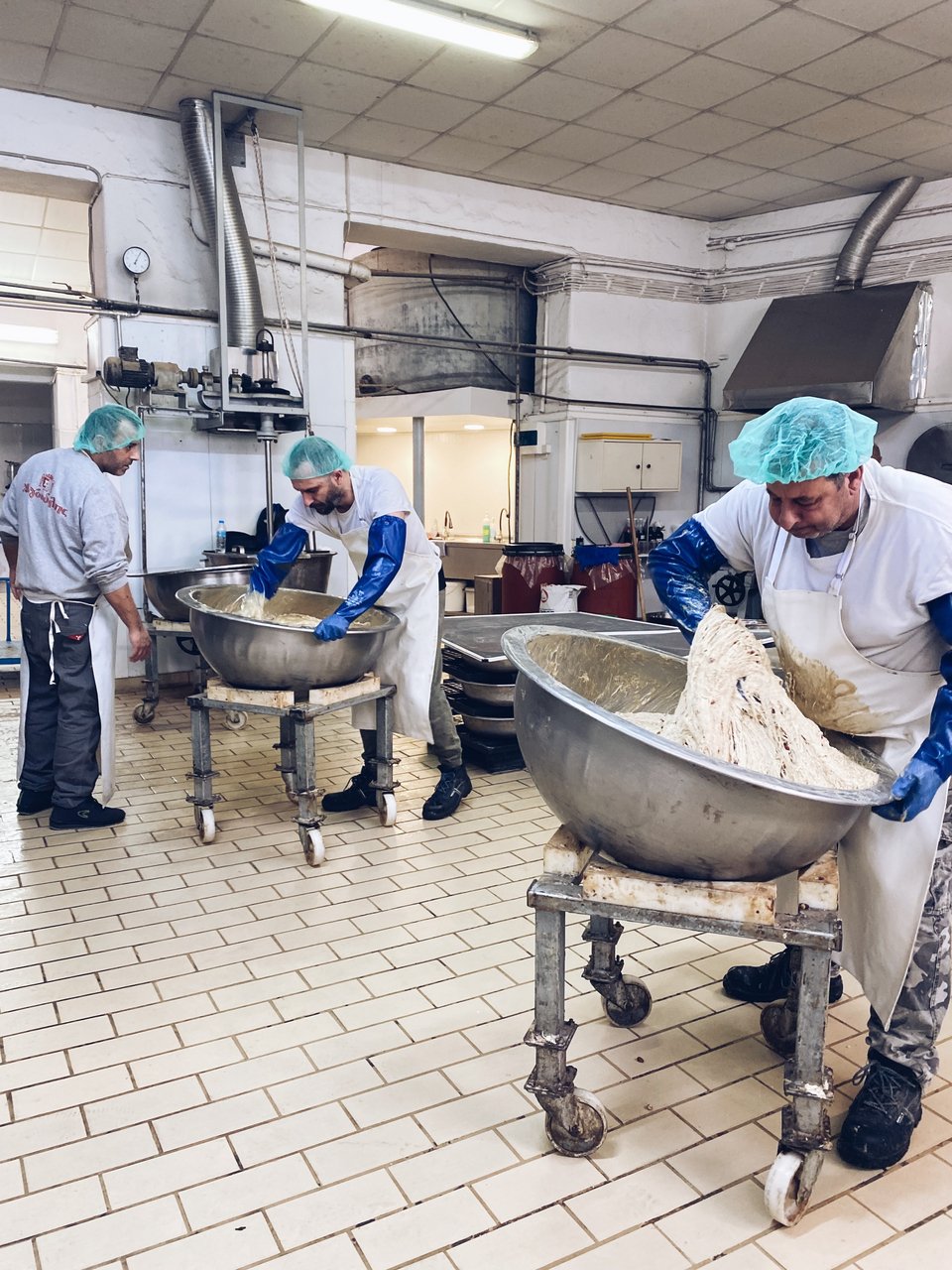 Το εργοστάσιο του Αργουδέλη στα Καμίνια του Πειραιά υπάρχει από το 1919 στο ίδιο κτίριο  / Φωτογραφία: Μάνος Λειβαδάρος/iefimerida.gr