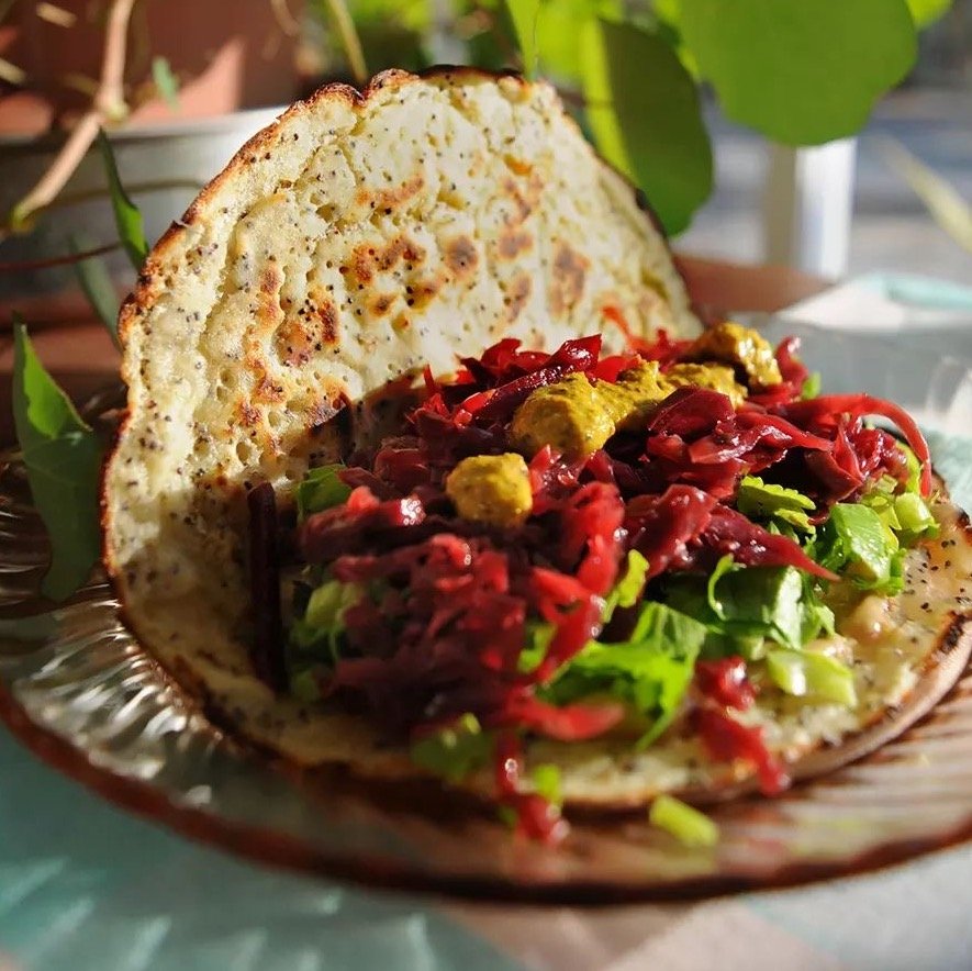 Πίτα με χειροποίητο kimchi / Φωτογραφία: symbiosis.ff/Instagram