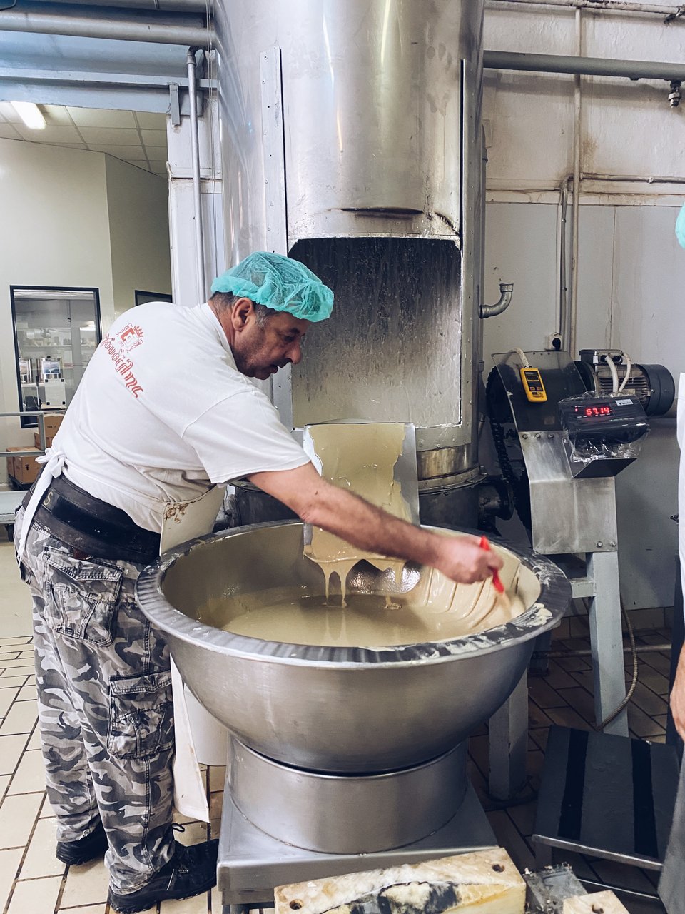 Η ζάχαρη ενώνεται με τη γλυκόζη δημιουργώντας μια υπέροχη καραμέλα / Φωτογραφία: Μάνος Λειβαδάρος/iefimerida.gr