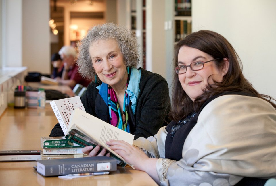 Η Margaret Atwood (mentor) και η Naomi Alderman(protégée) ©Rolex-Bart Michiels