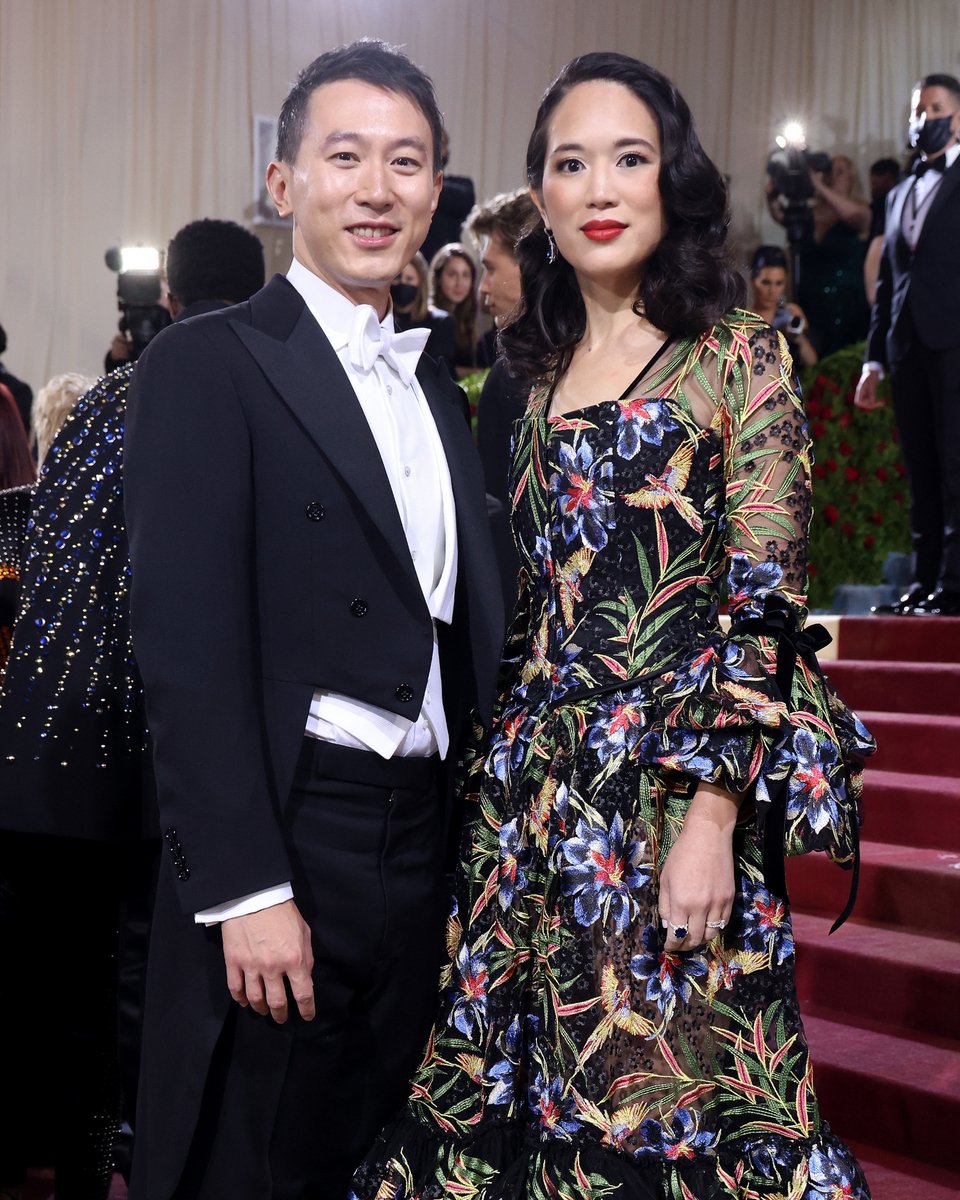 Ο Shou Zi Chew και η Vivian Kao στο "In America: Anthology of Fashion", στο The Metropolitan Museum of Art στις 02 Μαΐου 2022 στη Νέα Υόρκη